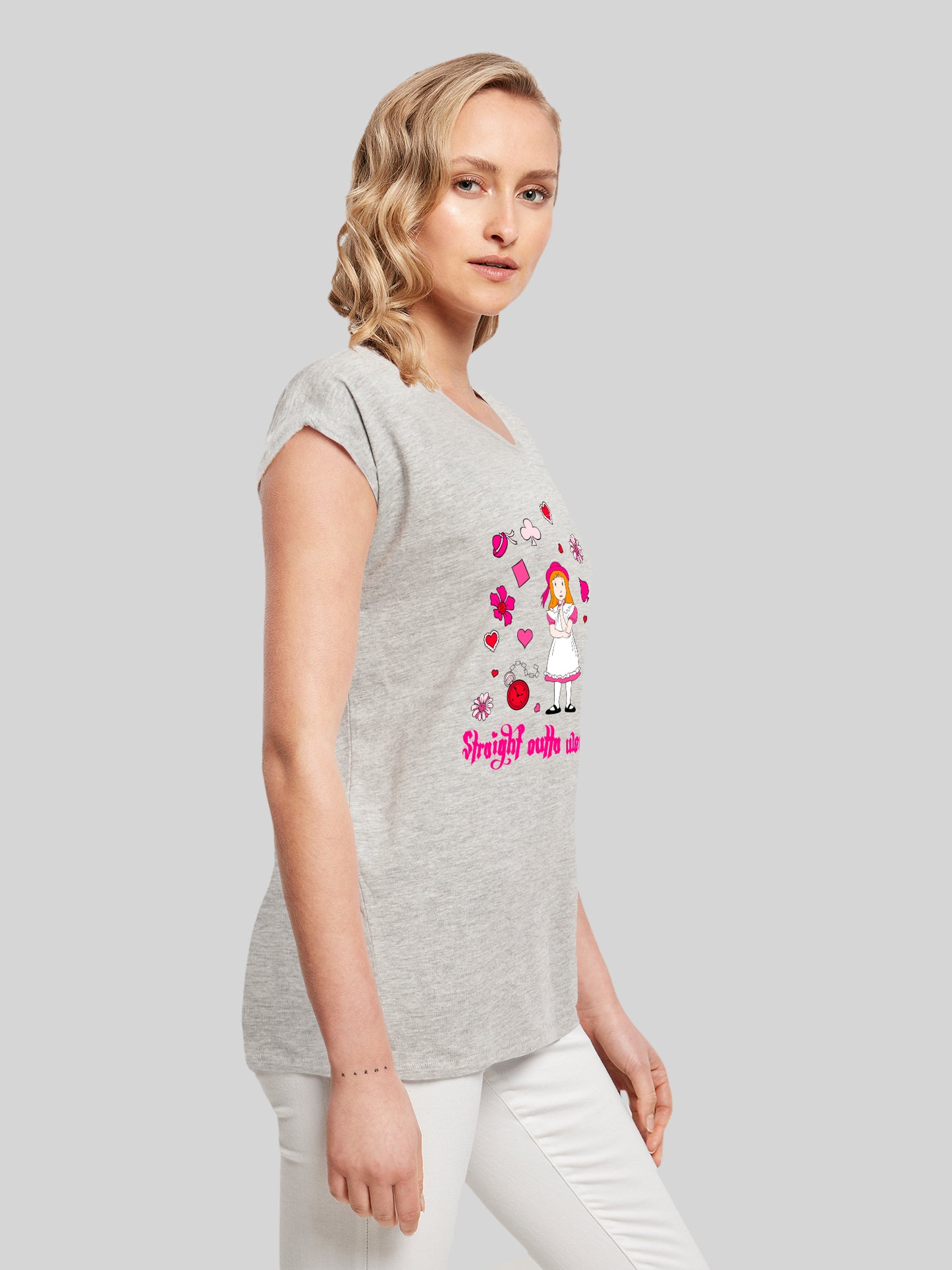 Alice im Wunderland Straight Outta Wonderland | Heroes of Childhood | Girls Basic Tee